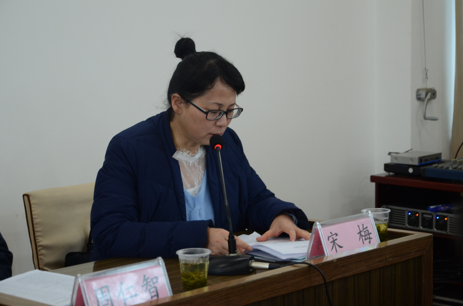 贵州省公务员局培训教育处处长宋梅主持行前培训.JPG