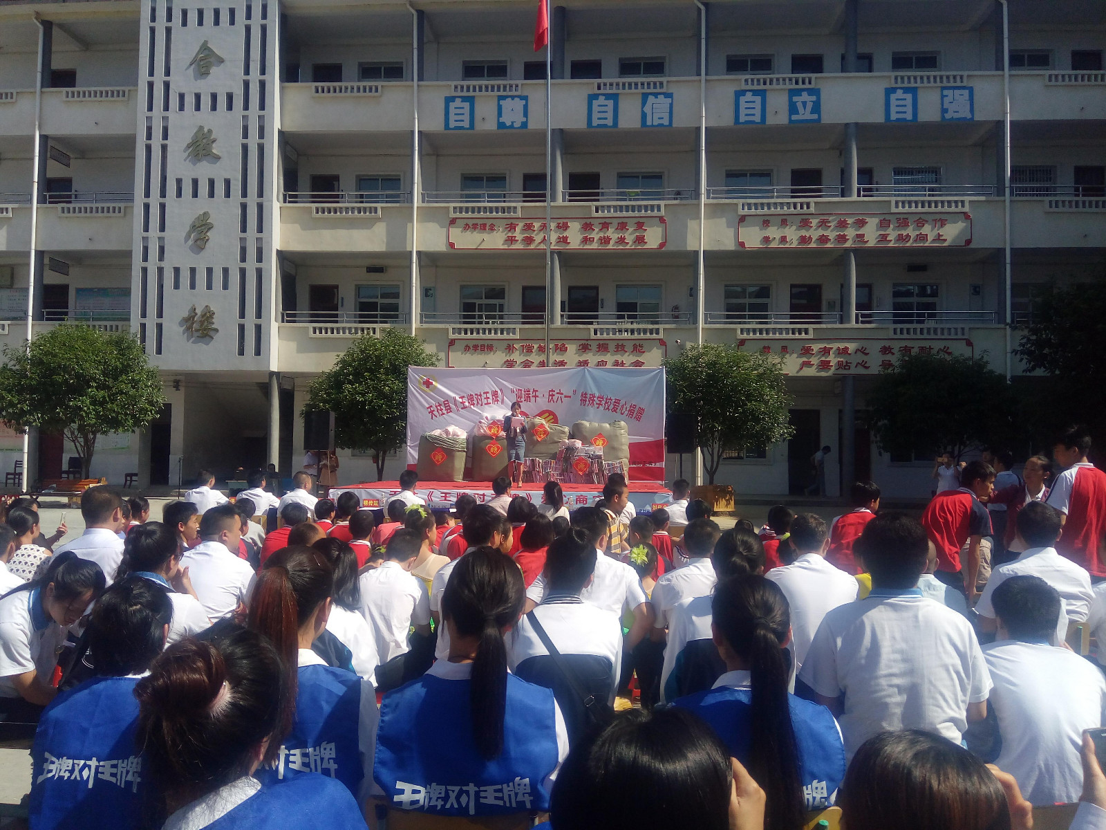 天柱红会牵线企业爱心捐赠活动仪式.jpg
