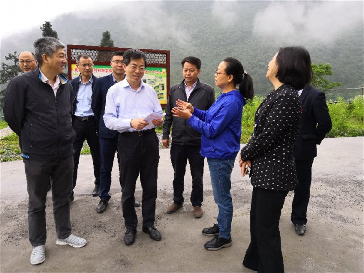 张浩亮、尹秋莲一行考察调研遵义市桐梓县道竹村博爱家园项目建设情况.jpg