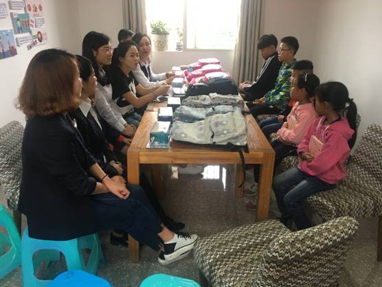 白沙关社区慰问留守儿童.jpg
