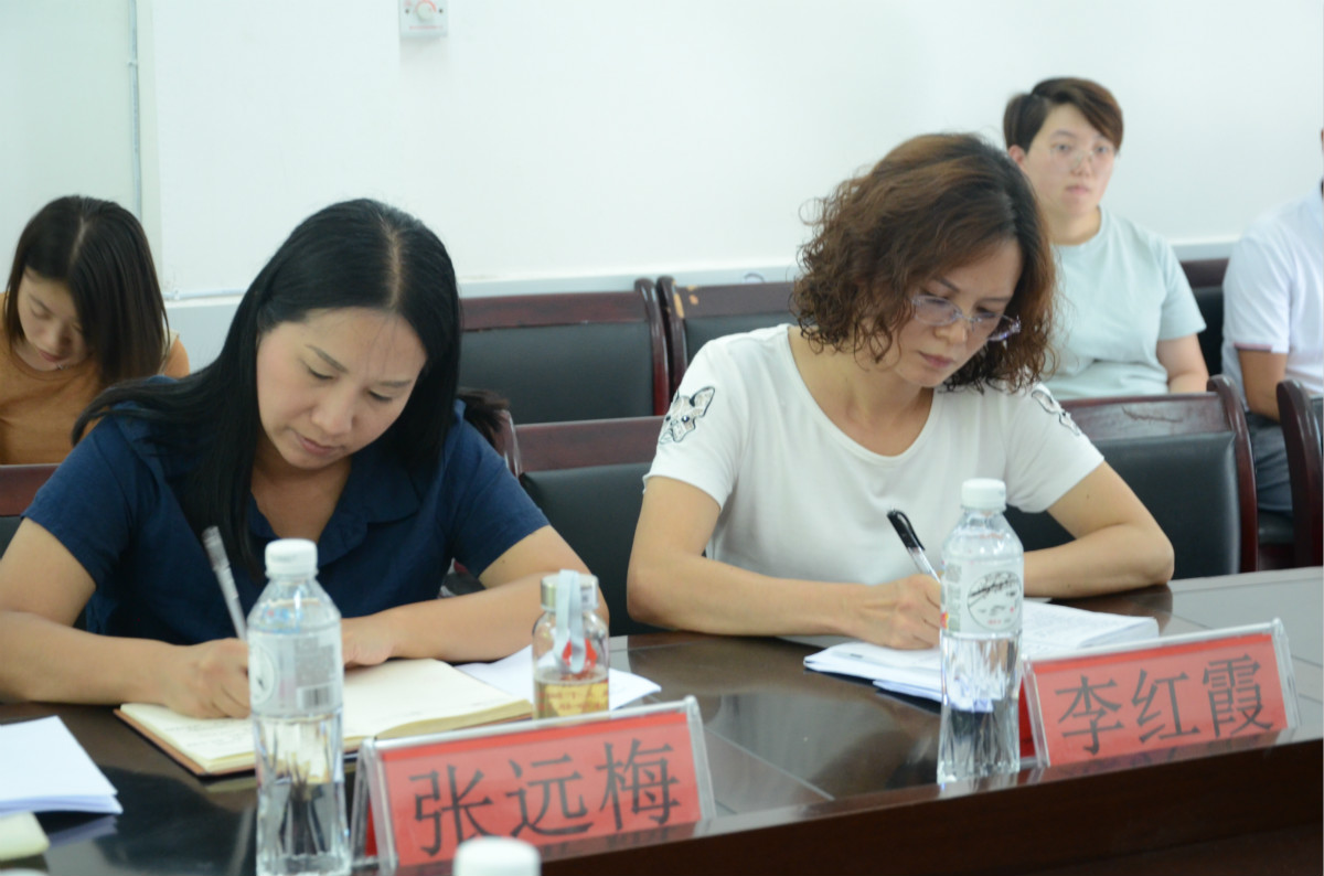 省政协社会福利和社会保障界召集人张远梅以及李红霞、郑世勇等省政协委员，省政协提案委办公室姜建强参加脱贫攻坚工作座谈会_meitu_3.jpg