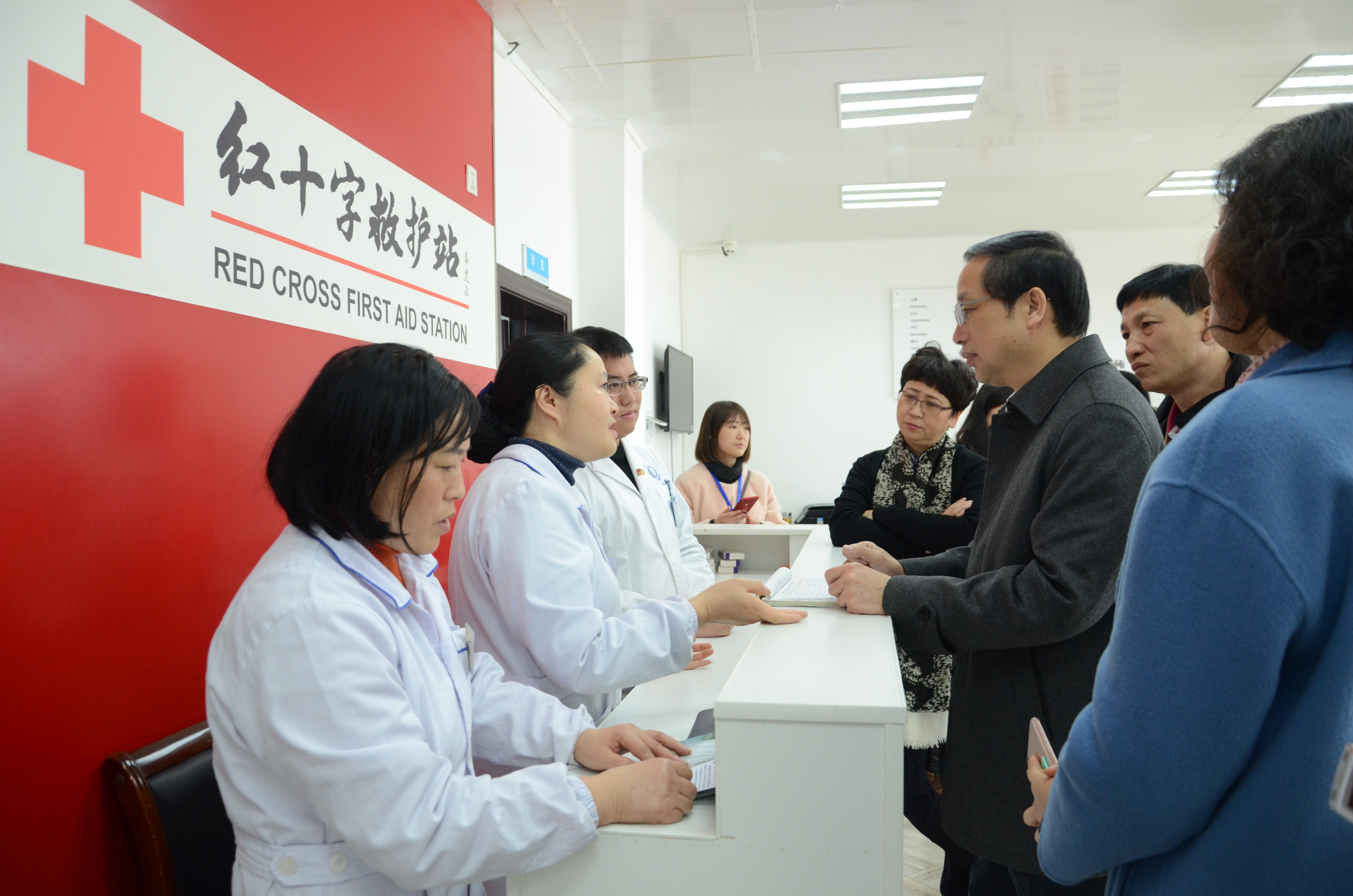 王汝鹏一行调研黄果树红十字救护站，详细了解救护站运行管理情况.JPG